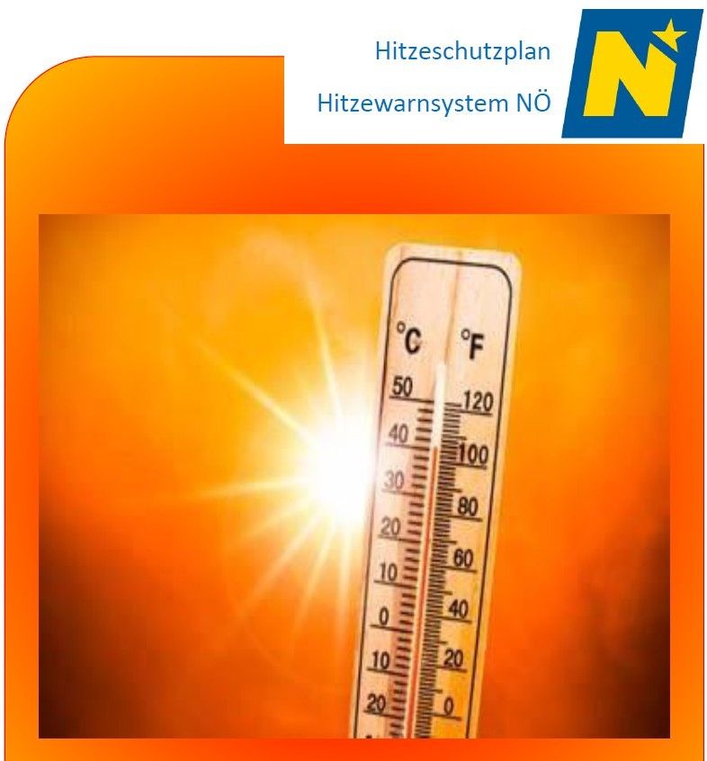 Ein Thermometer zeigt Temperaturen von 0 bis 120 Grad Celsius und Fahrenheit. Es steht auf einem hellen, sonnigen Hintergrund. Das Thermometer ist Teil eines Hitzeschutzplans.