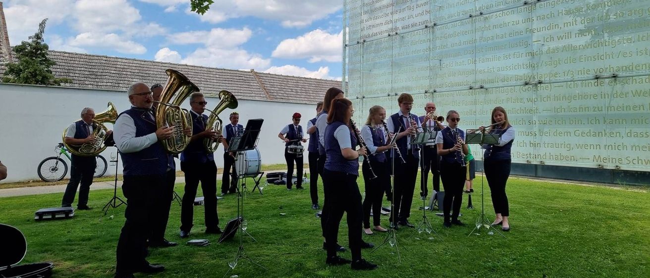 v1_migrated_image_77612458