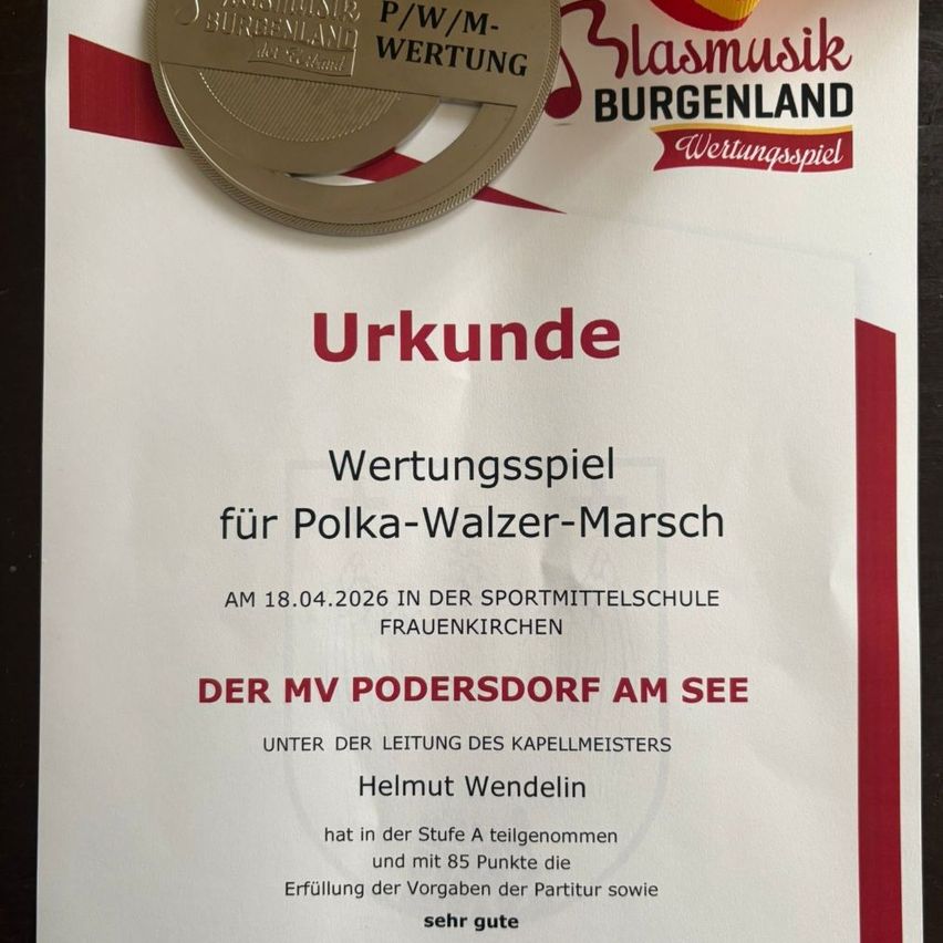 Eine Urkunde für ein Wertungsspiel für Polka-Walzer-Marsch am 18.04.2026 an der Sportmittelschule Frauenkirchen. Die MV Podersdorf am See hat unter der Leitung des Kapellmeisters Helmut Wendelin teilgenommen. 85 Punkte erzielt und die Vorgaben der Partitur sowie sehr gut erfüllt.