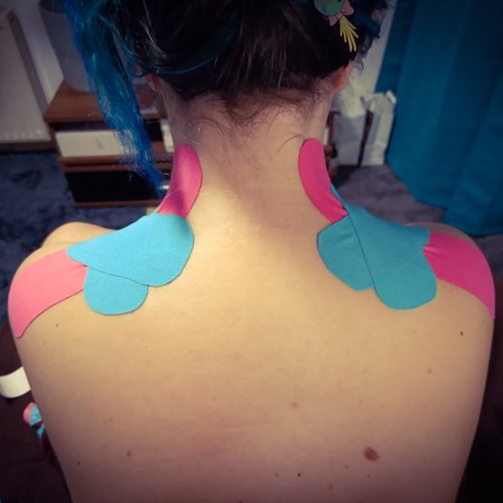 Bild enthält, Back, Person, Skin, Adult, Female, Woman, Tattoo, Shoulder, Head, Neck