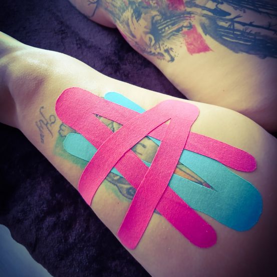 Bild enthält, Person, Skin, Tattoo, Baby