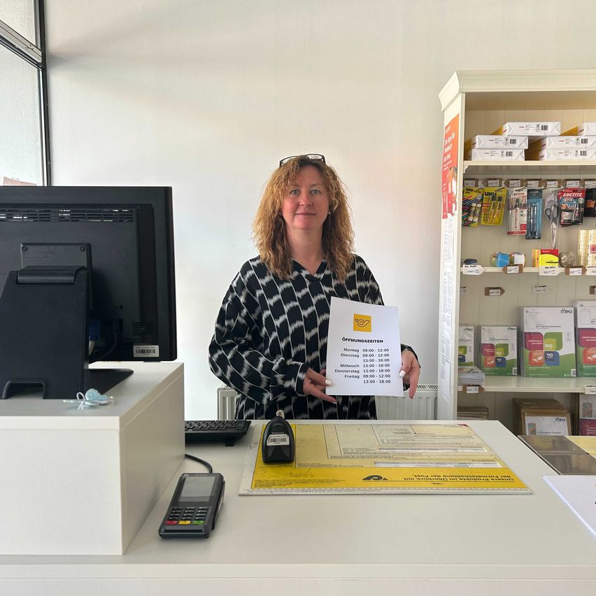 Bild enthält, Shop, Adult, Female, Person, Woman, Indoors, Market, Computer Keyboard, Grocery Store, Supermarket