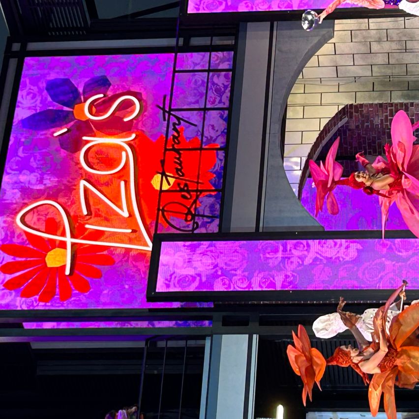 Bild enthält, Purple, Leaf, Plant, Art, Person, Light