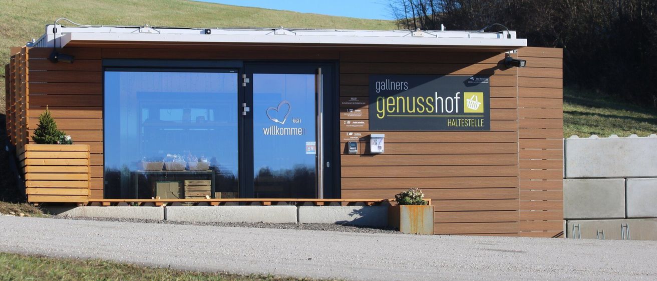 Bild enthält, Architecture, Building, Outdoors, Shelter, Indoors, Interior Design, Door, Garage, Housing, House