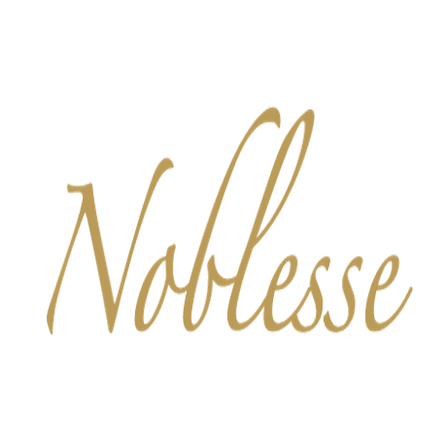 Das Wort Noblesse in einer stilisierten goldenen Schrift auf weißem Hintergrund.