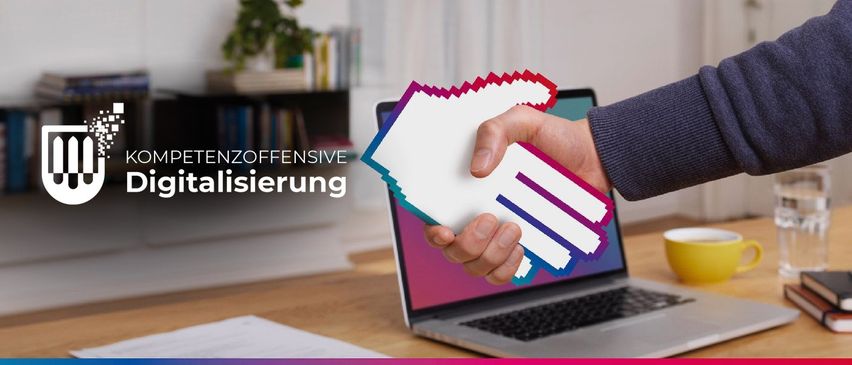 Bild enthält, Computer, Electronics, Laptop, Pc, Cleaning, Computer Hardware, Interior Design, Text, Computer Keyboard, Hand