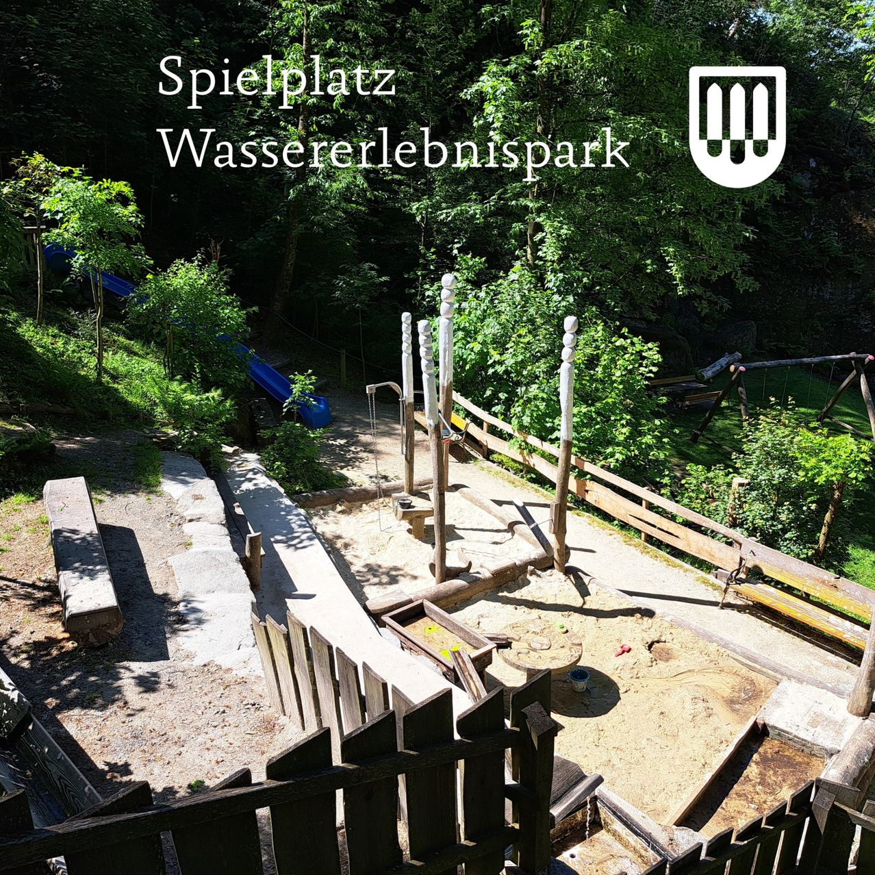 Bild enthält, Garden, Outdoors, Wood, Play Area, Zoo, Path, Walkway, Outdoor Play Area, Vegetation, Backyard