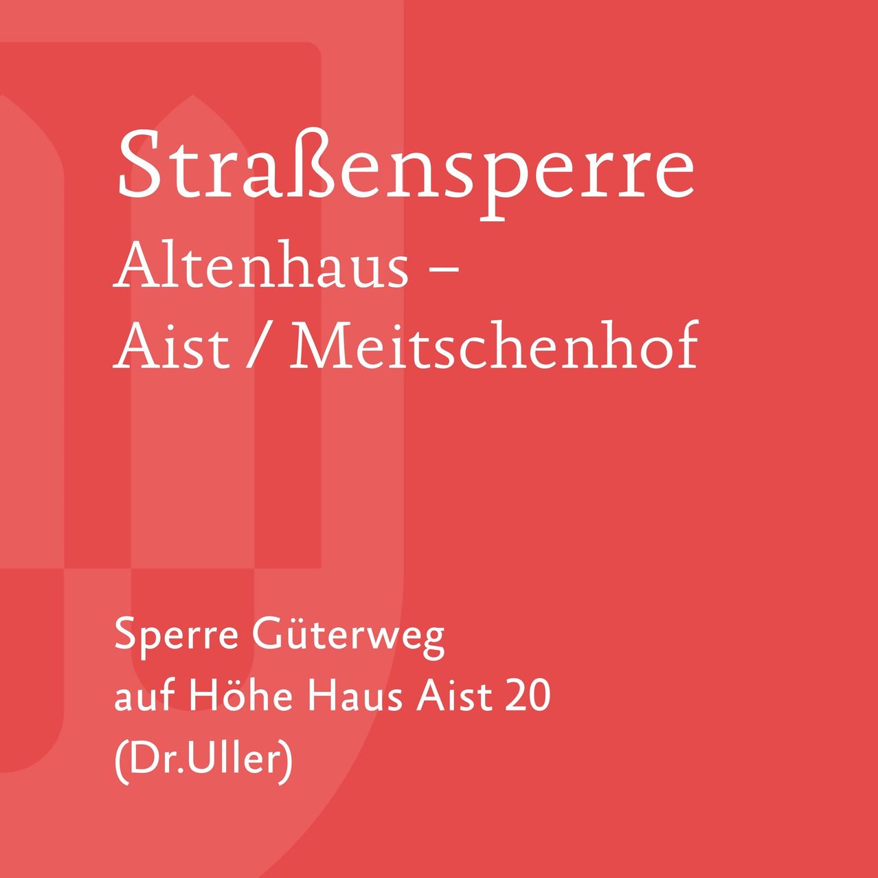 Ein rotes Plakat mit weißem Text besagt 'StraBensperre Altenhaus - Aist / Meitschenhof Sperre Güterweg auf Höhe Haus Aist 20 (Dr.Uller)'. Es scheint sich um eine Bekanntmachung einer Straßensperrung zu handeln.