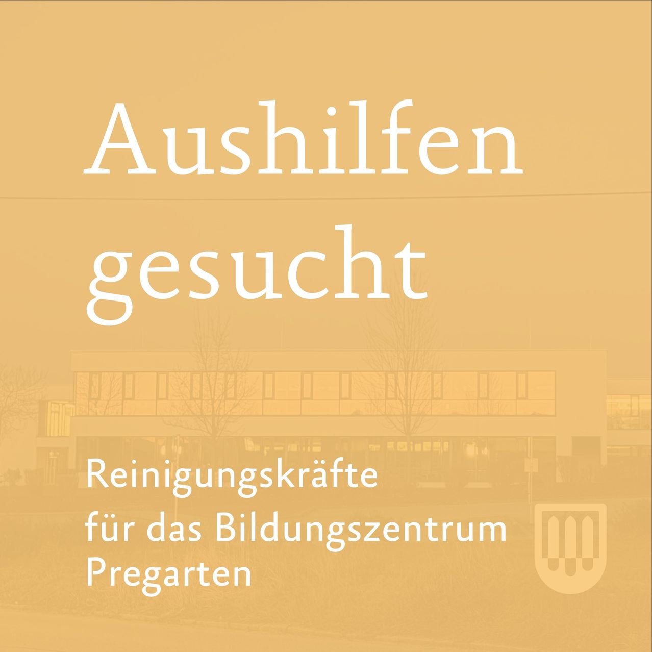 Ein Poster mit gelbem Hintergrund zeigt den Text 'Aushilfen gesucht' und 'Reinigungskräfte für das Bildungszentrum Pregarten' mit einem Gebäude im Hintergrund.