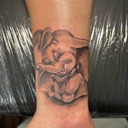 Bild enthält, Person, Skin, Tattoo, Body Part, Hand, Wrist