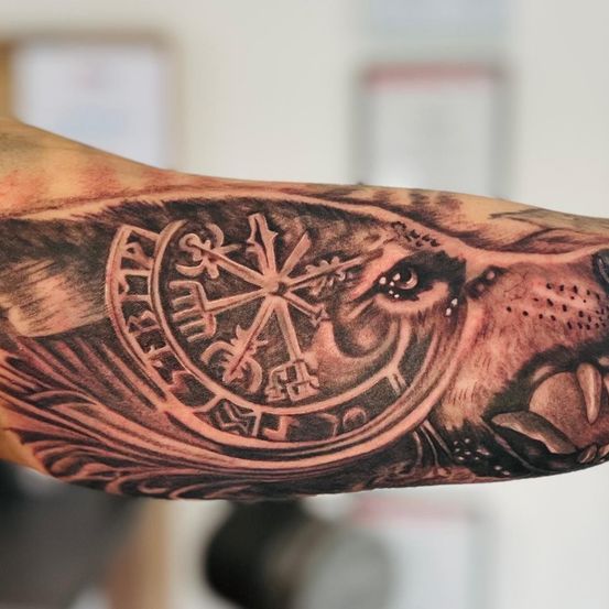 Bild enthält, Person, Skin, Tattoo, Arm, Body Part