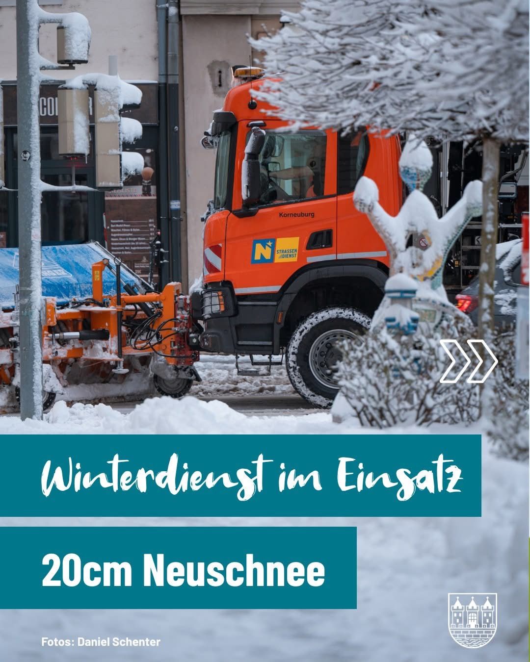 A snowplow vehicle with the word Korneburg is plowing snow on a snowy road. A snowman is beside the vehicle. The text reads, Winterdienst im Einsatz, 20cm Neuschne.