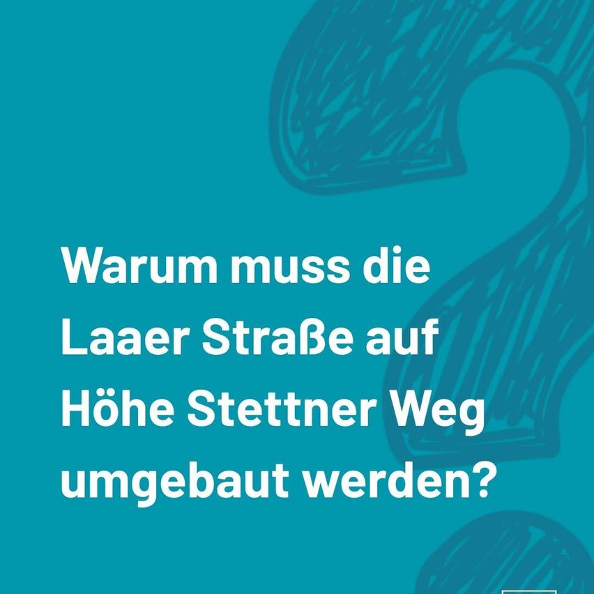 Blauer Hintergrund mit einem Fragezeichen in der oberen rechten Ecke. Darunter steht in fetter weißer Schrift: 'Warum muss die Laaer Straße auf Höhe Stettner Weg umgebaut werden?'
