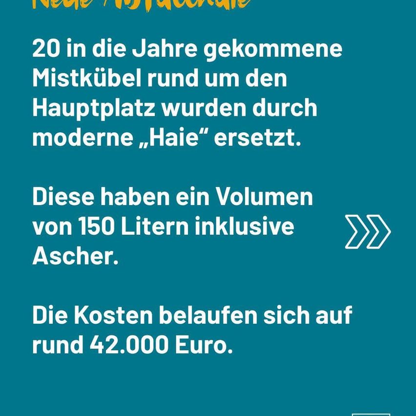 Ein Infografik auf Deutsch beschreibt den Austausch von 20 Mülleimern rund um den Hauptplatz durch moderne Behälter mit einem Volumen von jeweils 150 Litern, zu Kosten von etwa 42.000 Euro.