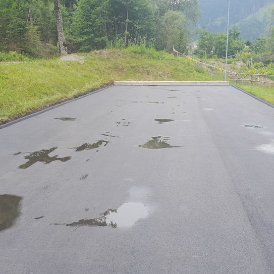 Bild enthält, Road, Tarmac, Outdoors