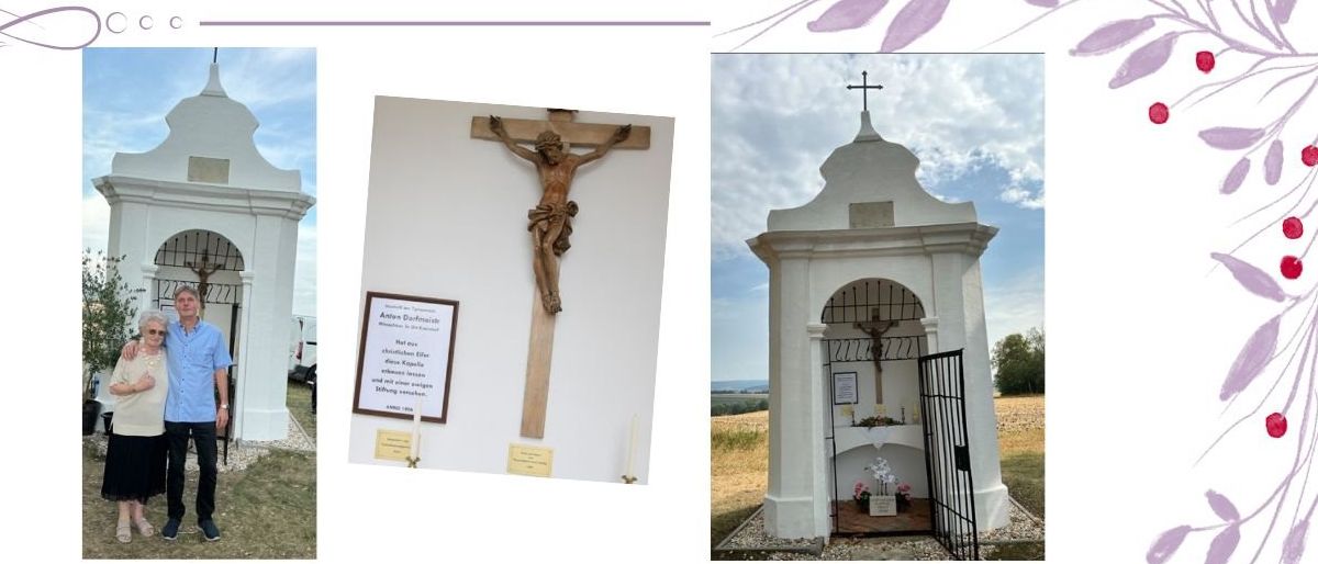 Drei Bilder: zwei Personen vor einem Gebäude, ein gerahmtes Dokument und eine kleine Kapelle mit Kreuz und Blumen.