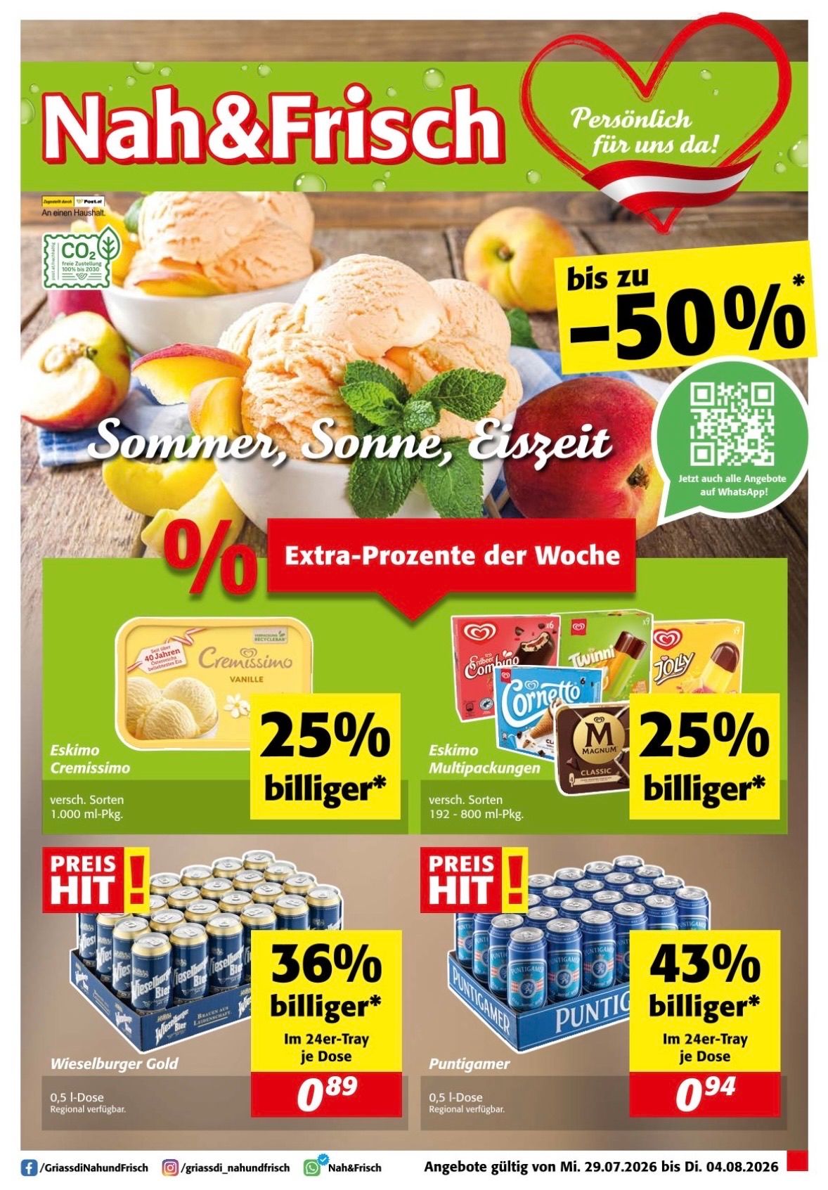 Ein Flyer, der Eis und Getränke mit Rabatten bewirbt. Der Flyer zeigt Bilder von Eis in einer Schüssel mit Pfirsichen und Minzblättern sowie verschiedene Produkte wie Eskimo-Eis und Multipackungen. Die Rabatte werden mit Prozentsätzen hervorgehoben und einem QR-Code für zusätzliche Angebote.