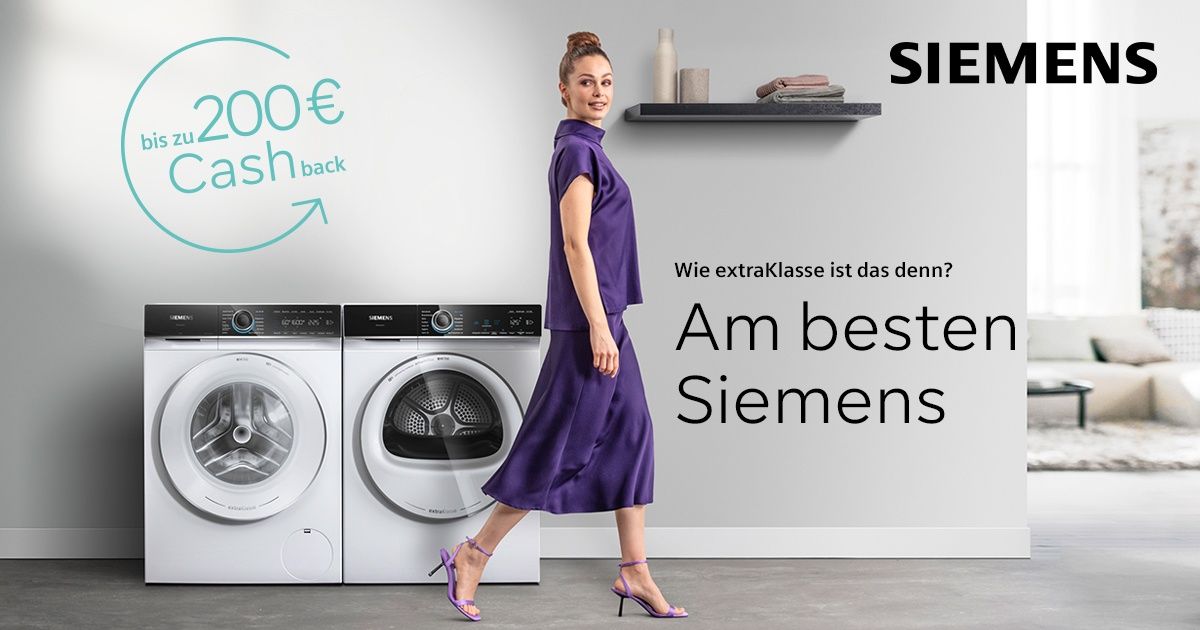 Eine Frau in einem lila Kleid geht neben einer Siemens Waschmaschine und Trockner. An der Wand hinter ihr ist eine Siemens Werbung mit dem Slogan 'Am beste Siemens'.