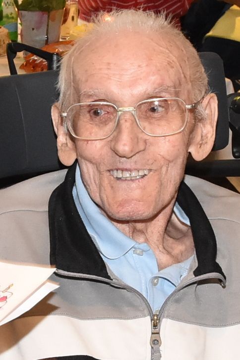 Bild enthält, Person, Photography, Portrait, Glasses, Adult, Male, Man, Senior Citizen, Coat, Smile