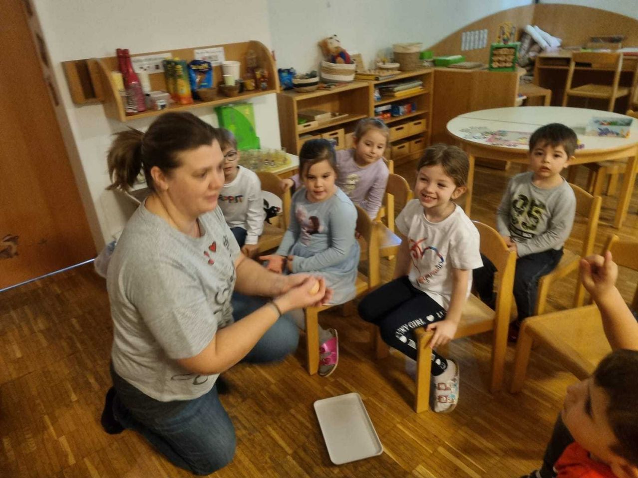 Bild enthält, Adult, Female, Person, Woman, Boy, Child, Male, Girl, Student, People