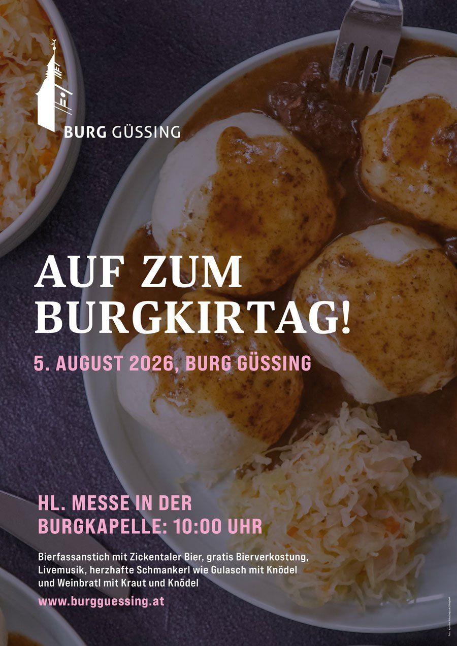 Ein Teller mit Knödeln in brauner Soße und einer Beilage Sauerkraut, mit einem Textüberlagerung, der den Burgkirtag von Burg Gussing am 5. August 2026 bewirbt.