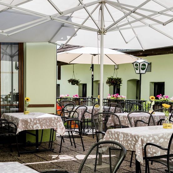 Image contains, Dining Table, Furniture, Table, Indoors, Restaurant, Cafeteria, Chair, Dining Room, Patio Umbrella, Cafe