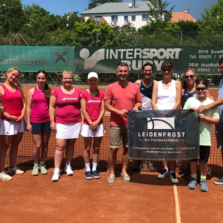 Bild enthält, Racket, Tennis Racket, People, Person, Skirt, Shorts, Adult, Male, Man, Shoe