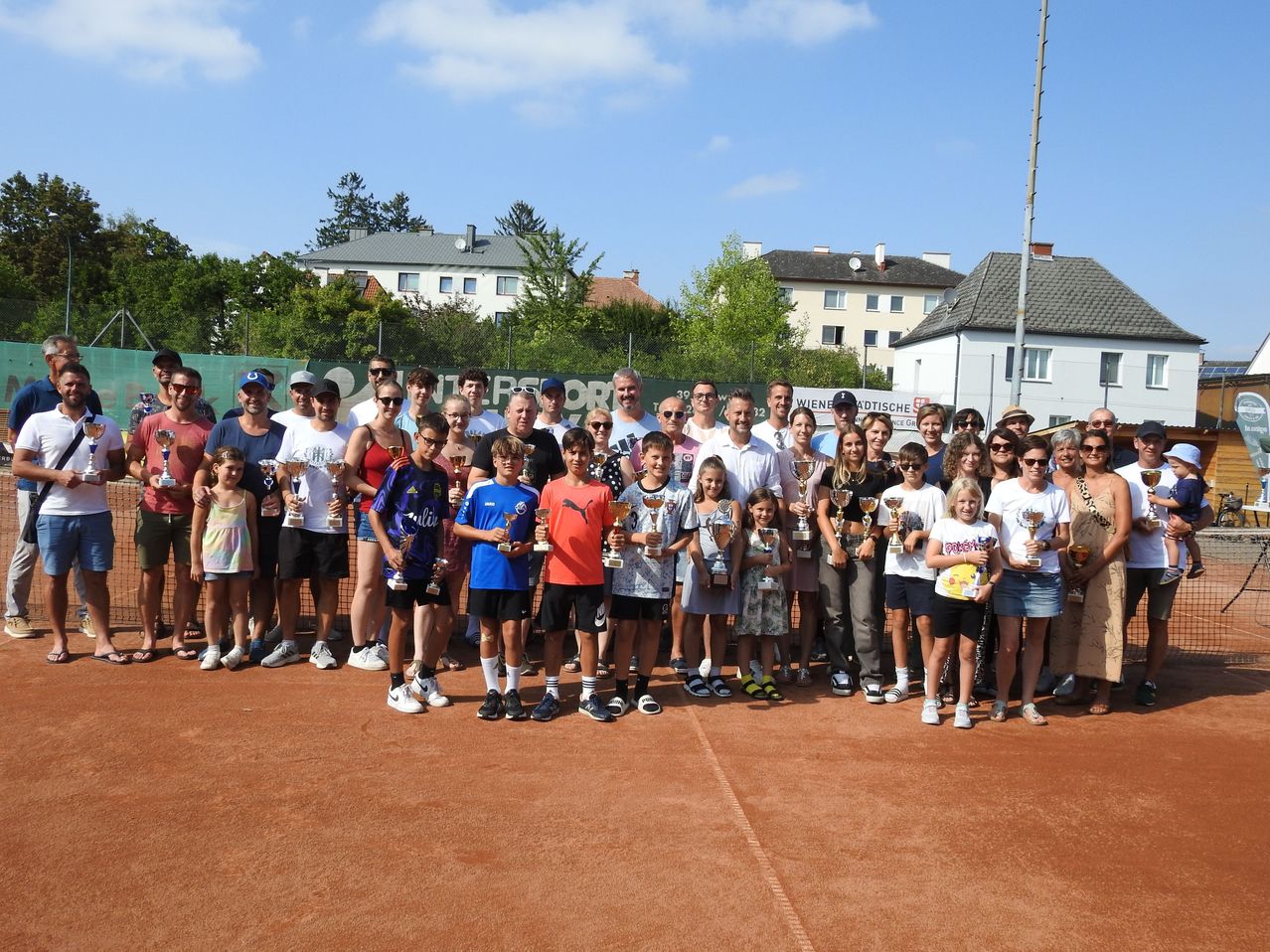 Bild enthält, Clothing, Shorts, People, Person, T-Shirt, Footwear, Shoe, Summer