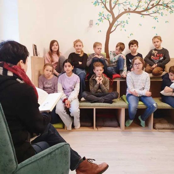 Bild enthält, People, Person, Adult, Male, Man, Boy, Child, Jeans, Face, Head