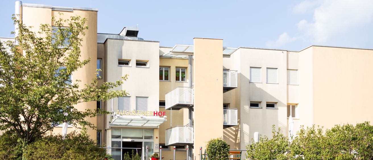 Bild enthält, City, Urban, Apartment Building, Architecture, Building, High Rise, Building Complex, Neighborhood, Housing