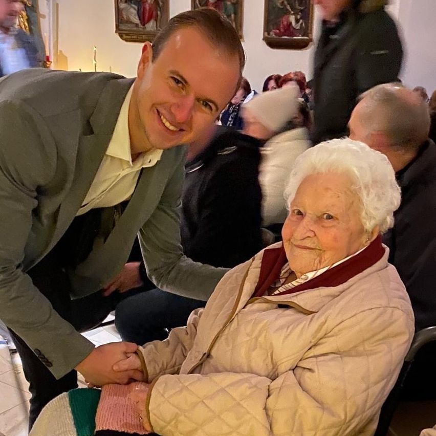 Bild enthält, Happy, Head, Person, Smile, Adult, Female, Woman, Portrait, Photobombing, People