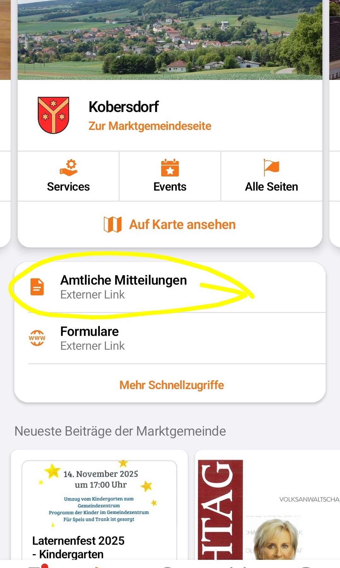 Ein Screenshot einer Menüleiste einer Gemeinschaftswebsite mit Optionen für Dienstleistungen, Veranstaltungen und alle Seiten. Darunter befindet sich ein hervorgehobener Kasten mit Optionen für offizielle Mitteilungen, externen Link, Formulare und externen Link. Darunter befindet sich ein Button, der 'Mehr Schnellzugriffe' liest. Darunter befindet sich ein Bereich für die neuesten Beiträge der Gemeinschaft.