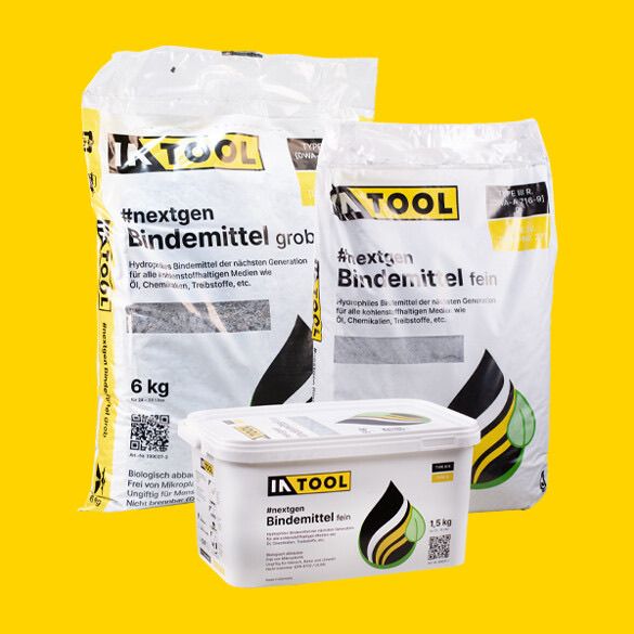 Three bags of #nextgen binding materials displayed on a yellow background. The bags are labeled with 'grob', 'fein', and '15kg' respectively. The 'grob' bag is 6kg, and the 'fein' bag is 15kg. The 'fein' bag has a QR code on it.