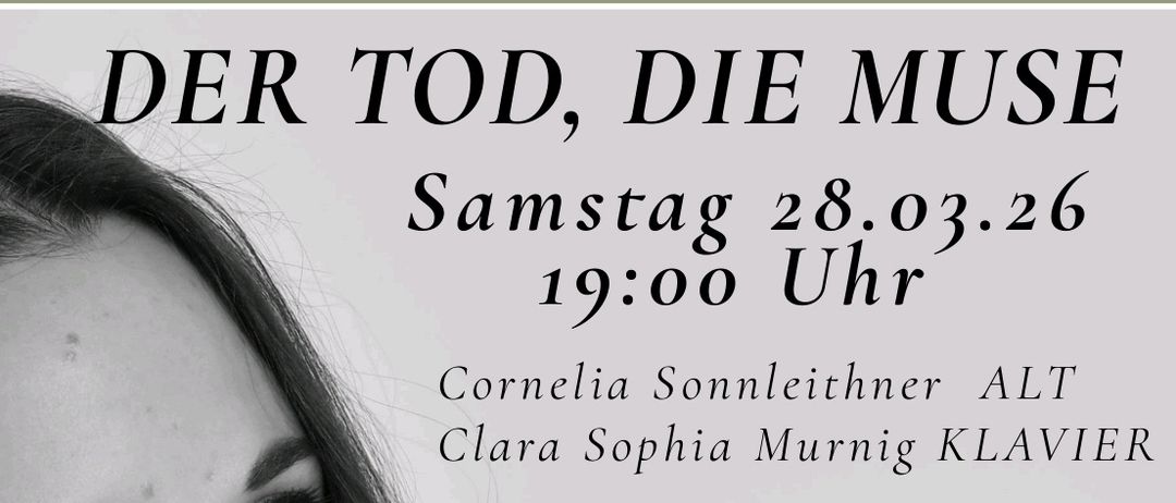 Zwei Frauen sind in einem Schwarz-Weiß-Foto zu sehen. Die Zeit ist 19:00 Uhr. Die Frauen führen ein Stück von Brahms, Mahler und Mussorgski auf.