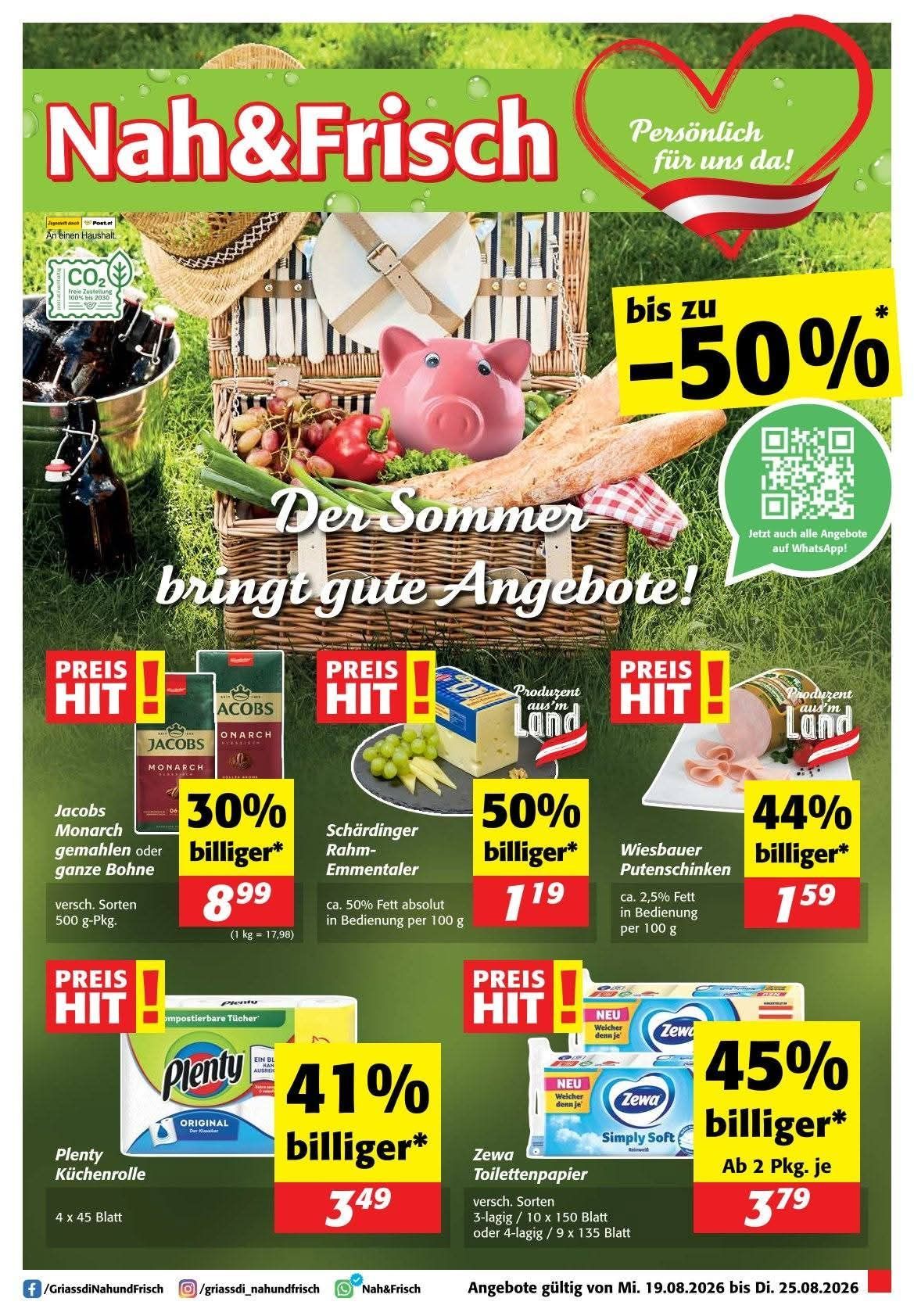 Ein Werbeflyer für einen Supermarkt mit verschiedenen Produkten im Angebot, einschließlich eines Korbes mit Lebensmitteln wie Brot, Gemüse und einer Schweinfigur. Der Flyer bietet Rabatte bis zu 50% und enthält einen QR-Code für zusätzliche Angebote.