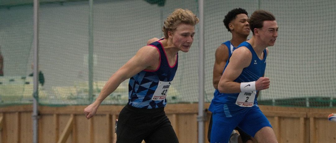 Bild enthält, Clothing, Shorts, Shoe, Person, Adult, Male, Man, People, Running Track, Face
