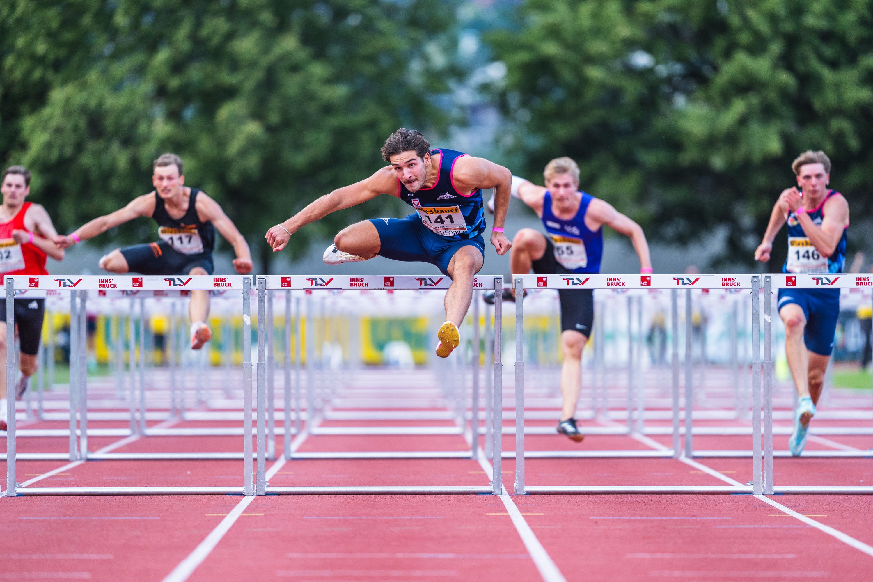 Diessl (Mitte) und Pichler (rechts) im Hürdensprint