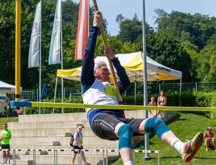 Unser ältester Teilnehmer beim Stabhochsprung