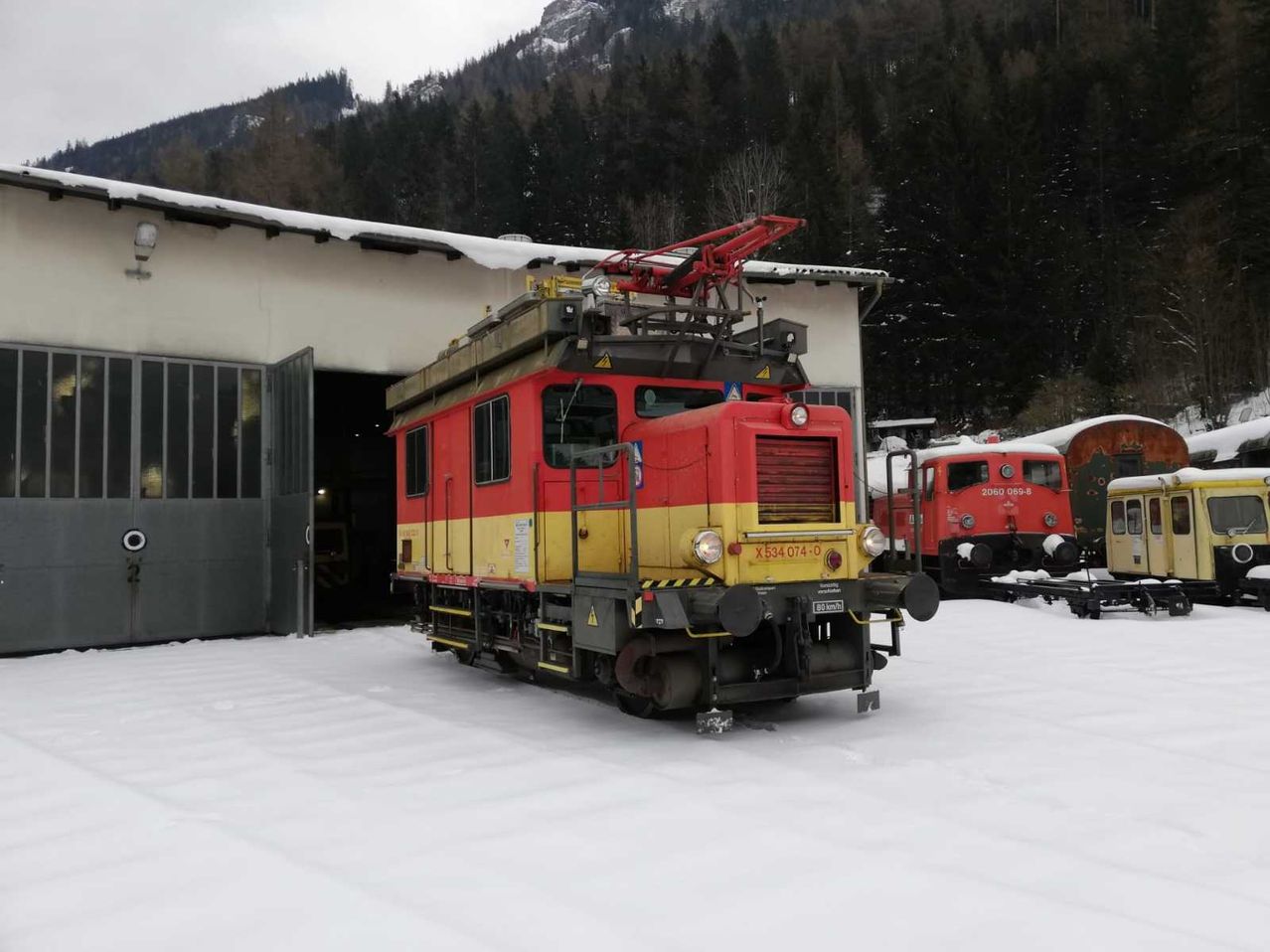 Bild enthält, Railway, Train, Transportation, Vehicle, Person, Locomotive, Machine, Wheel