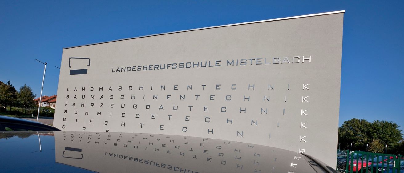 Bild enthält, Text, Car, Transportation, Vehicle, Calendar