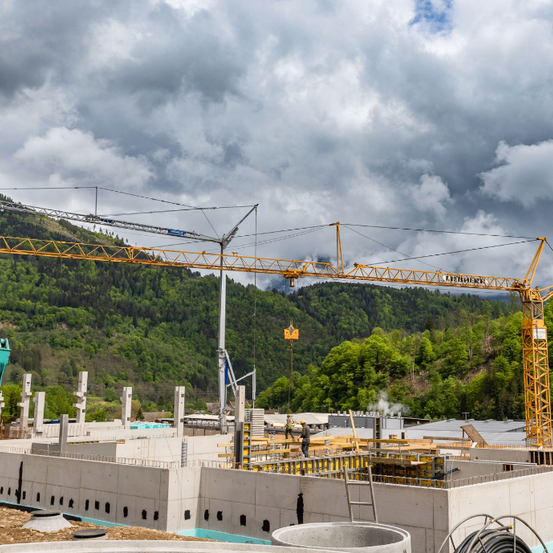 Bild enthält, Construction, Construction Crane, Person, Bulldozer, Machine