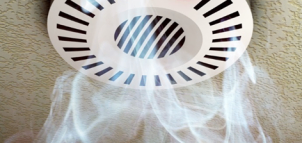 Bild enthält, Cutlery, Fork, Indoors, Bathroom, Room