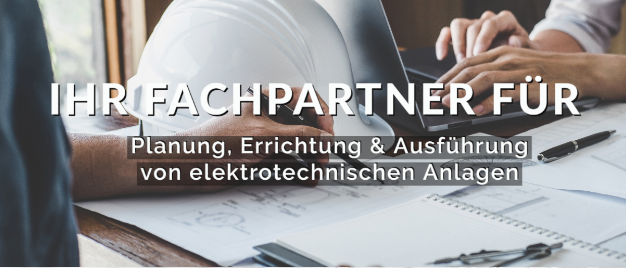 Bild enthält, Baby, Person, Hardhat, Adult, Female, Woman, Computer, Pc, Text