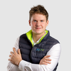 Bild enthält, Vest, Lifejacket, Face, Head, Person, Portrait, Coat, Finger, Smile, Jacket
