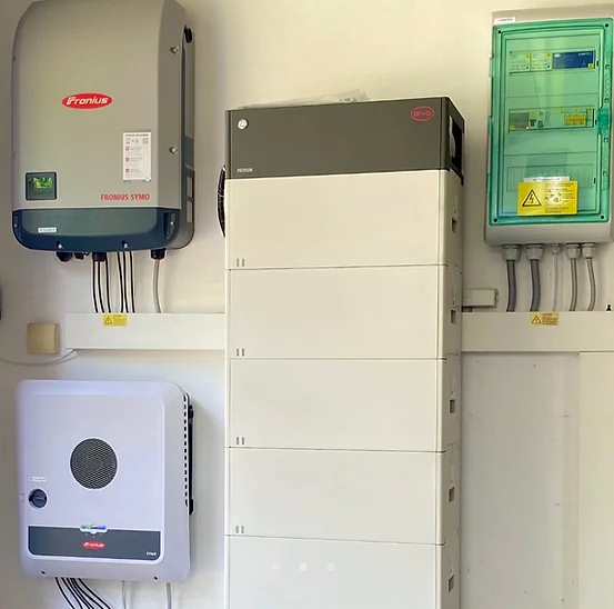 Bild enthält, Furniture, Appliance, Device, Electrical Device, Refrigerator