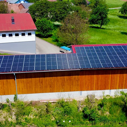 Bild enthält, Outdoors, Aerial View, Electrical Device, Solar Panels