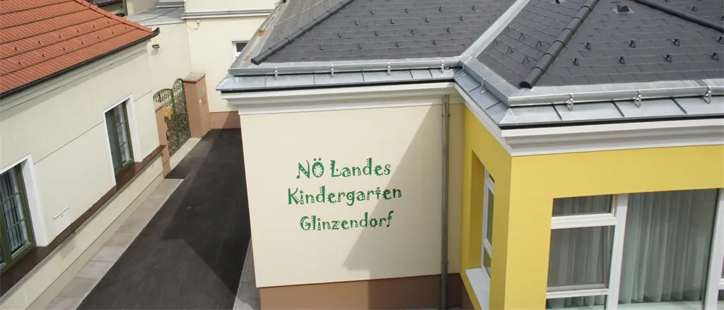 Bild enthält, Architecture, Building, Housing, House, Roof, Outdoors, Aerial View, Driveway, Animal, Bird