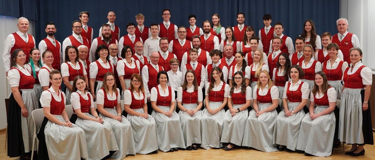 Bild enthält, People, Person, Groupshot, Group Performance, Clothing, Formal Wear, Suit, Face, Head