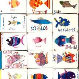 Eine Collage aus bunten Fischillustrationen, jeweils mit einem einzigartigen Namen darunter. Namen beinhalten Erstaunt, Vergnugt, Stolz, Sorglo, Verbluft, Erstaunt, Betrirbt, Cken Erschro und Bose.