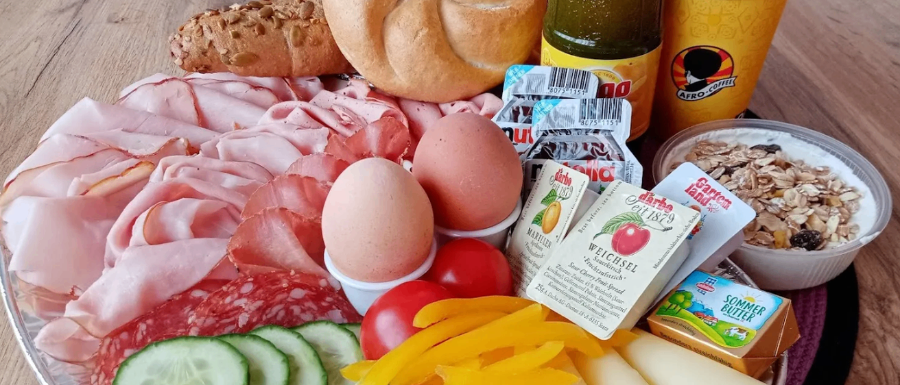 Bild enthält, Brunch, Food, Bread, Egg, Cheese